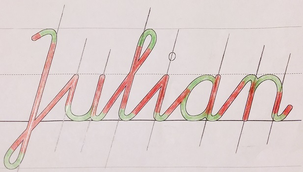 Het woord 'Julian'; rechte delen ingekleurd met rood; gebogen delene ingekleurd met groen; rechte neerhalen verlengd met potlood
